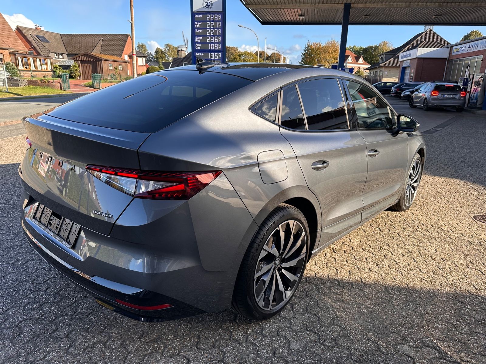 Fahrzeugabbildung SKODA Enyaq Coupé 85 Sportline Pano/Matrix/ACC/APP/21"