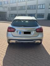 Mercedes-Benz GLA 180 URBAN DCT - Top gepflegt & kaum Gefahren - Mercedes-Benz GLA-Klasse Gebrauchtwagen in Hannover