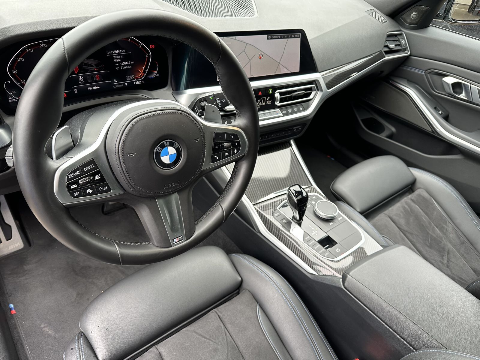 Fahrzeugabbildung BMW 330d Touring M-Sport NAV+LED+AHK+PANO+H&K+19ZOLL