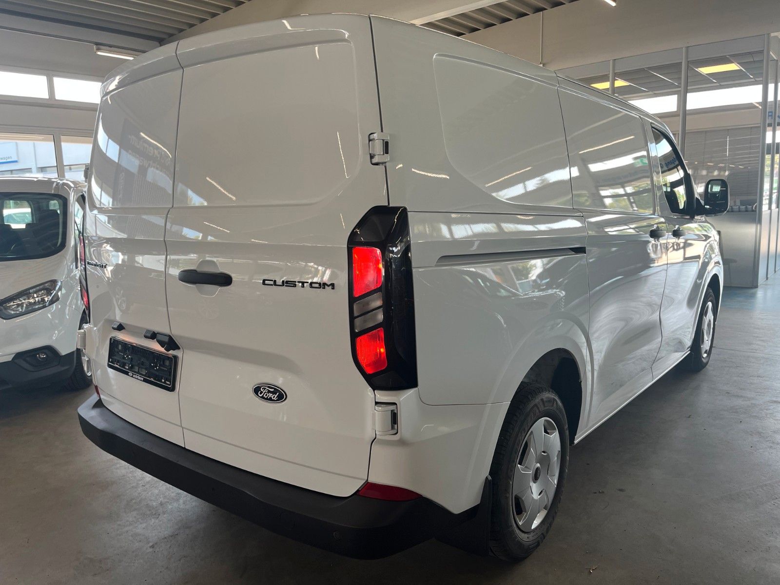 Fahrzeugabbildung Ford Transit Custom L1 TREND LED NAVI CAM ACC SHZ uvm