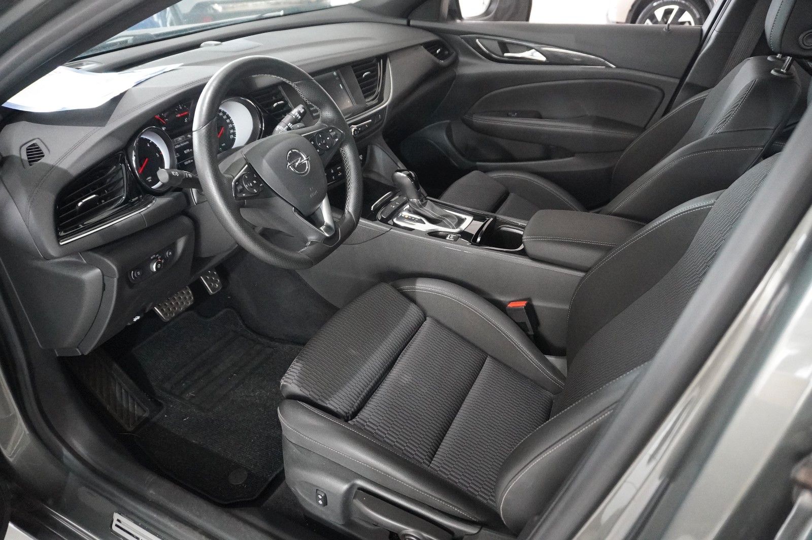 Fahrzeugabbildung Opel Insignia B ST 1.6D INNOV. NAVI/LED/KAMERA/SH/AHK