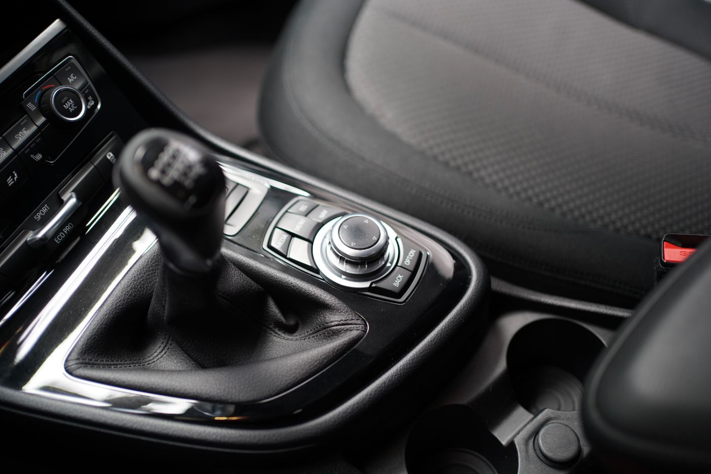 Fahrzeugabbildung BMW 218i Active Tourer Advantage KlimaA+LED+Navi+PDC
