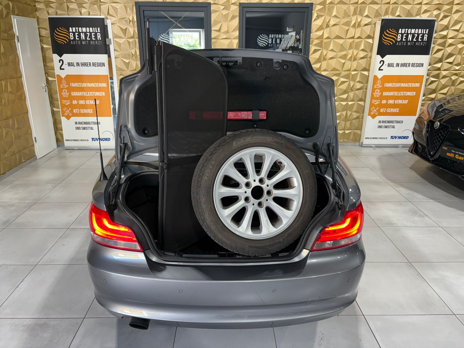 Fahrzeugabbildung BMW 118i Baureihe 1 Cabrio/NAVI/PDC/SHZ/KLIMA/8-FACH