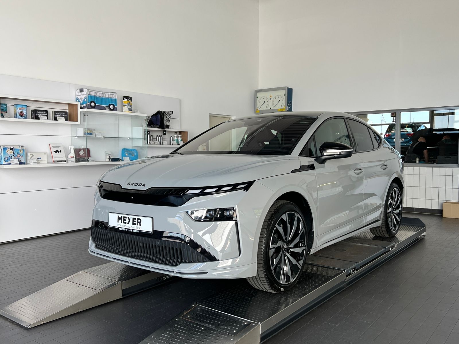 Fahrzeugabbildung SKODA Enyaq Coupé 85 Sportline *AHK, Matrix-LED, 21"-F
