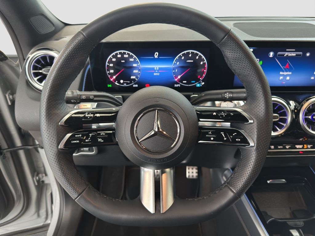 Fahrzeugabbildung Mercedes-Benz GLB 200 AMG*Night*LED*KeyLess*PDC*ParkAs*RFK*AHK