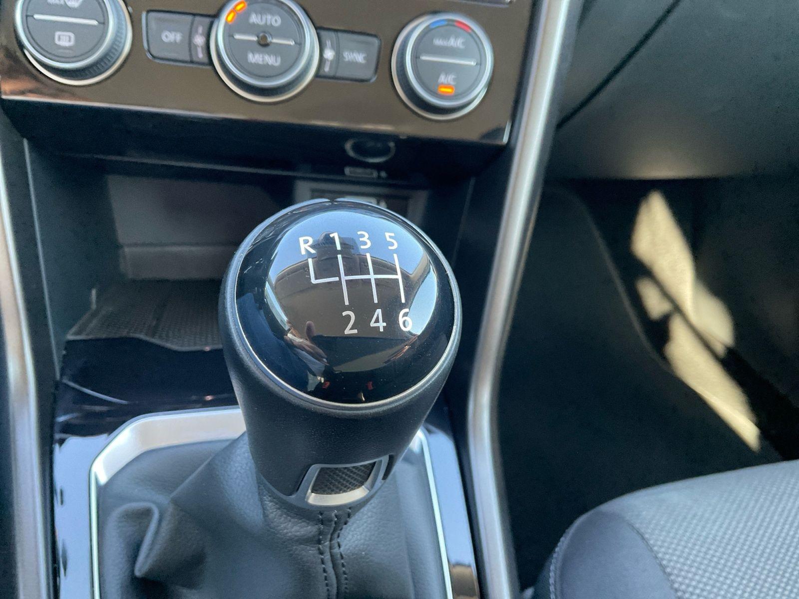 Volkswagen T-Roc 1.0 TSI Style KAMERA LED SITZHZG ALLWETTER