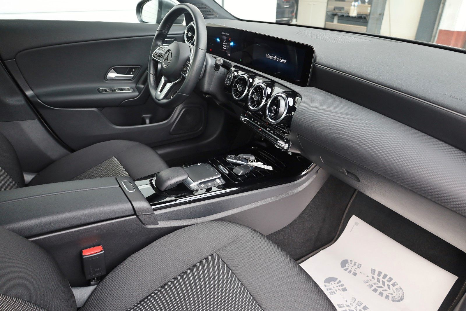 Fahrzeugabbildung Mercedes-Benz CLA 200 d, Navi, SH, Carplay, Kamera, Widescreen