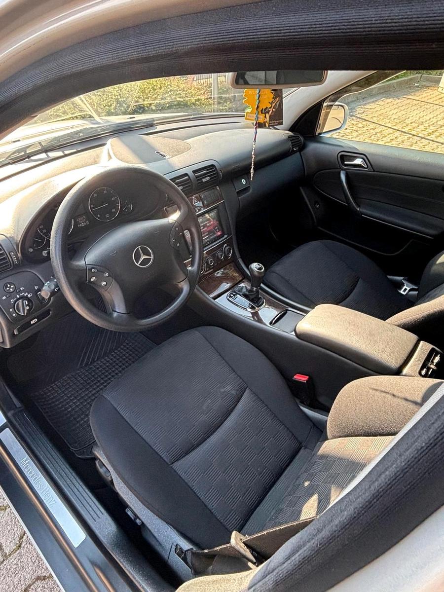 Mercedes-Benz C200 2005 — photo 7