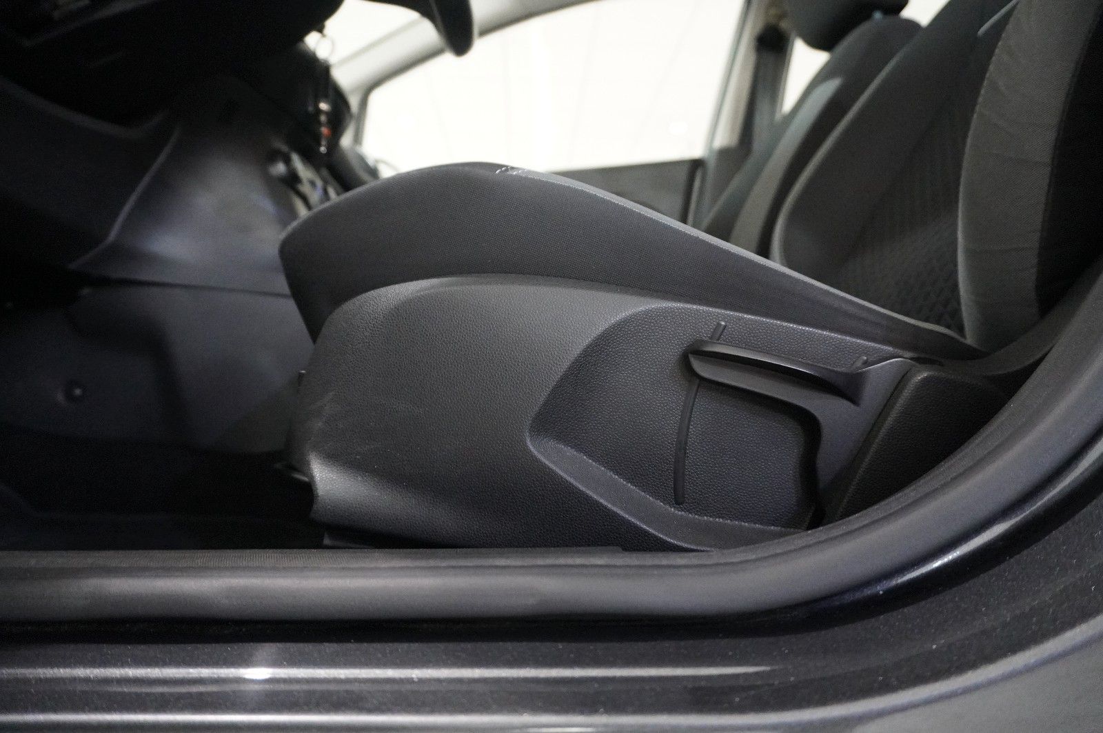 Fahrzeugabbildung Ford Fiesta 1,0 TREND 5-TÜR LED/SHZ/PDC/NEBEL/USB