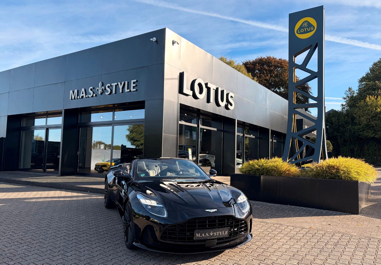 Fahrzeugabbildung Aston Martin DB12 4.0 V8 Volante PPF Bowers & Wilkins