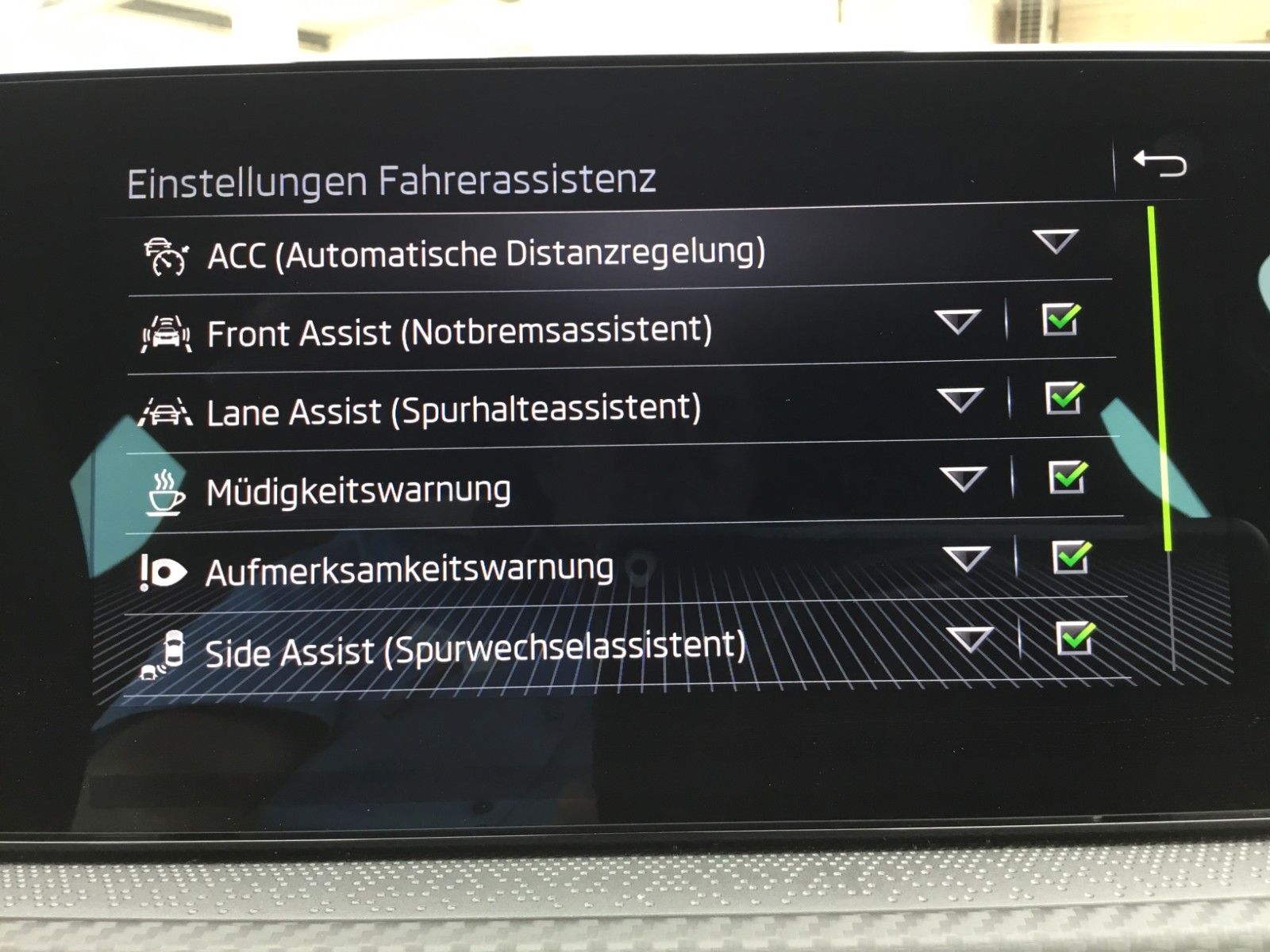 Fahrzeugabbildung SKODA Kamiq 1.5 TSI DSG Monte Carlo+AHK+Navi+Kamera