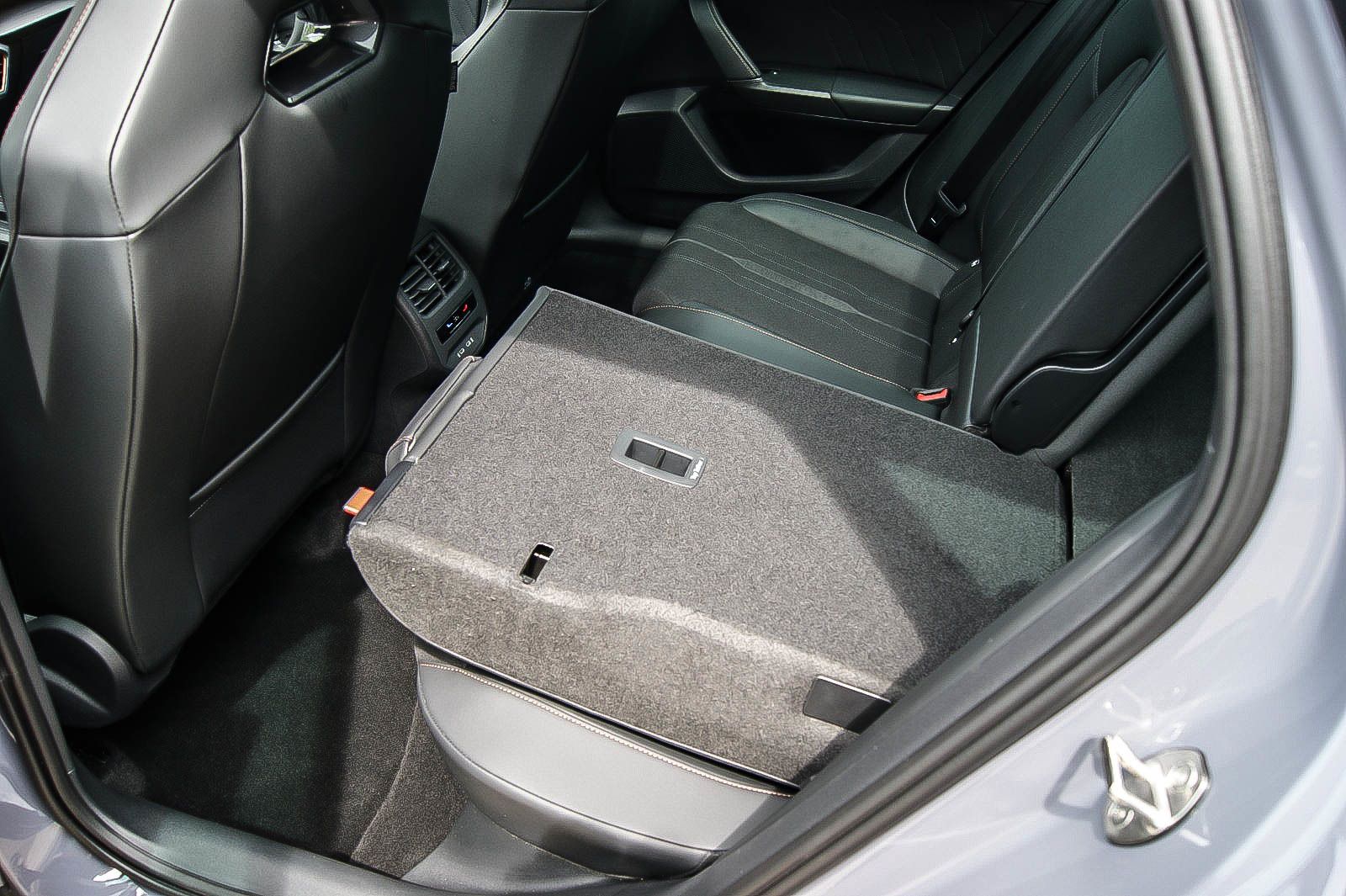 Fahrzeugabbildung CUPRA Leon Sportstourer e-Hybrid PANORAMA CARPLAY ACC