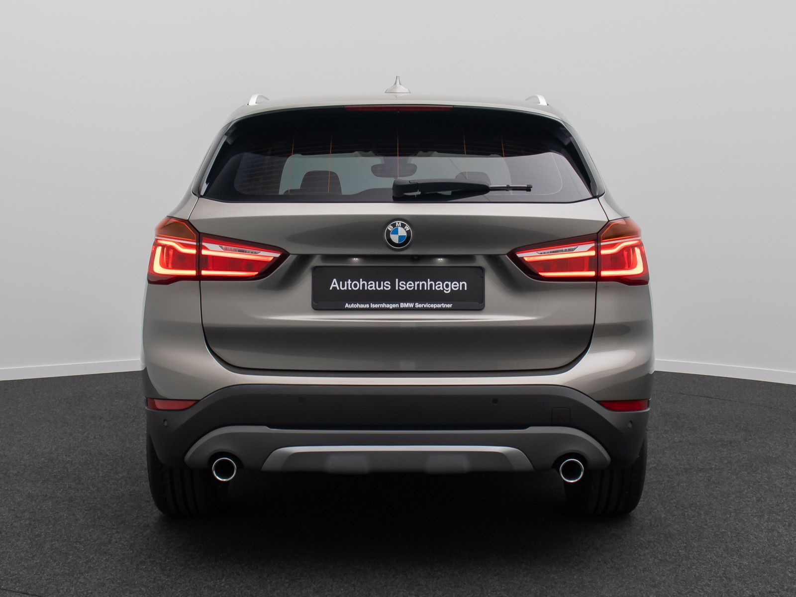 Fahrzeugabbildung BMW X1xD20d xLine Kamera HUD Alarm H/K NaviPlus 18"
