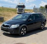 Skoda Octavia Combi Scout 2.0 TDI DSG 4x4 *EU.5*LEDER* - Skoda Octavia aus 2012 mit Diesel-Antrieb: Kombi