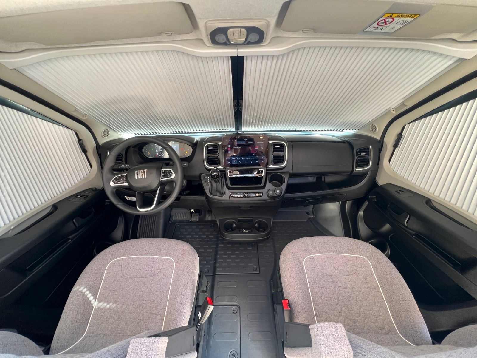 Fahrzeugabbildung Malibu Van first class - two rooms GT skyview 640 LE RB
