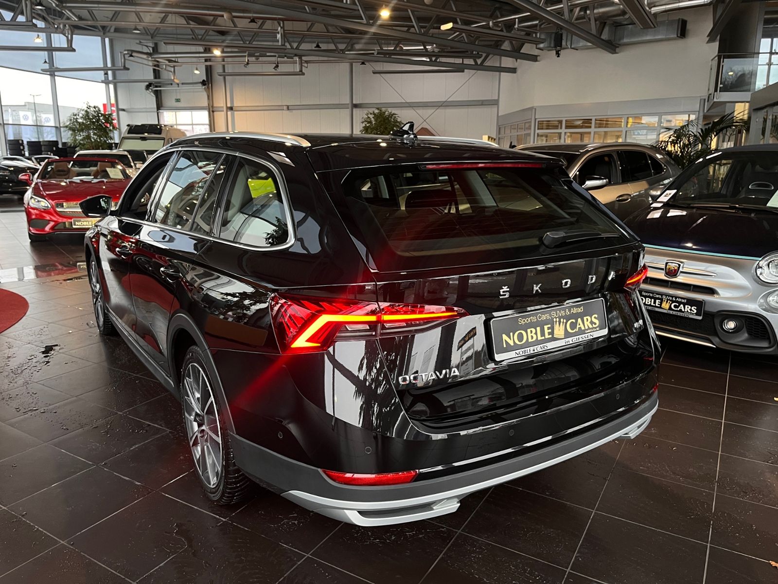 Fahrzeugabbildung SKODA Octavia Combi Scout 4x4 VIRTUAL ACC HUD LED