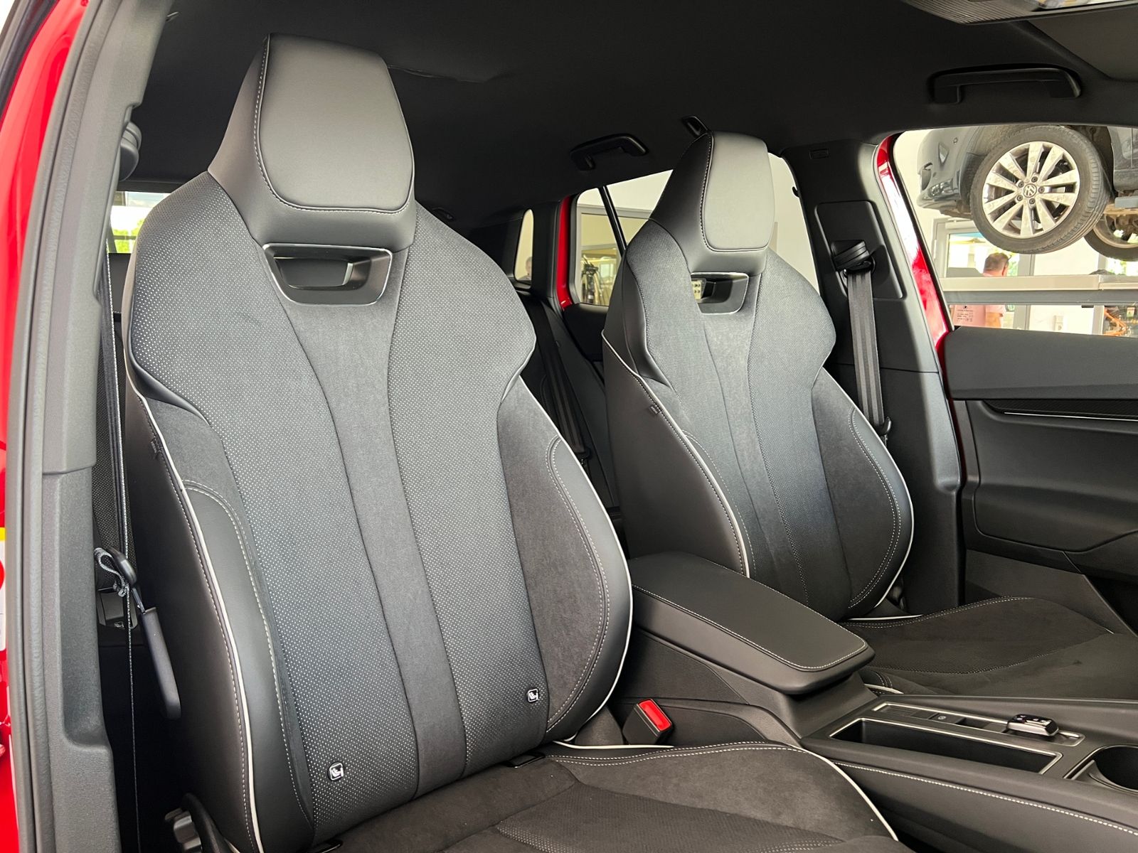 Fahrzeugabbildung SKODA Elroq 60 Sportline *AHK, Matrix-LED, Kamera*