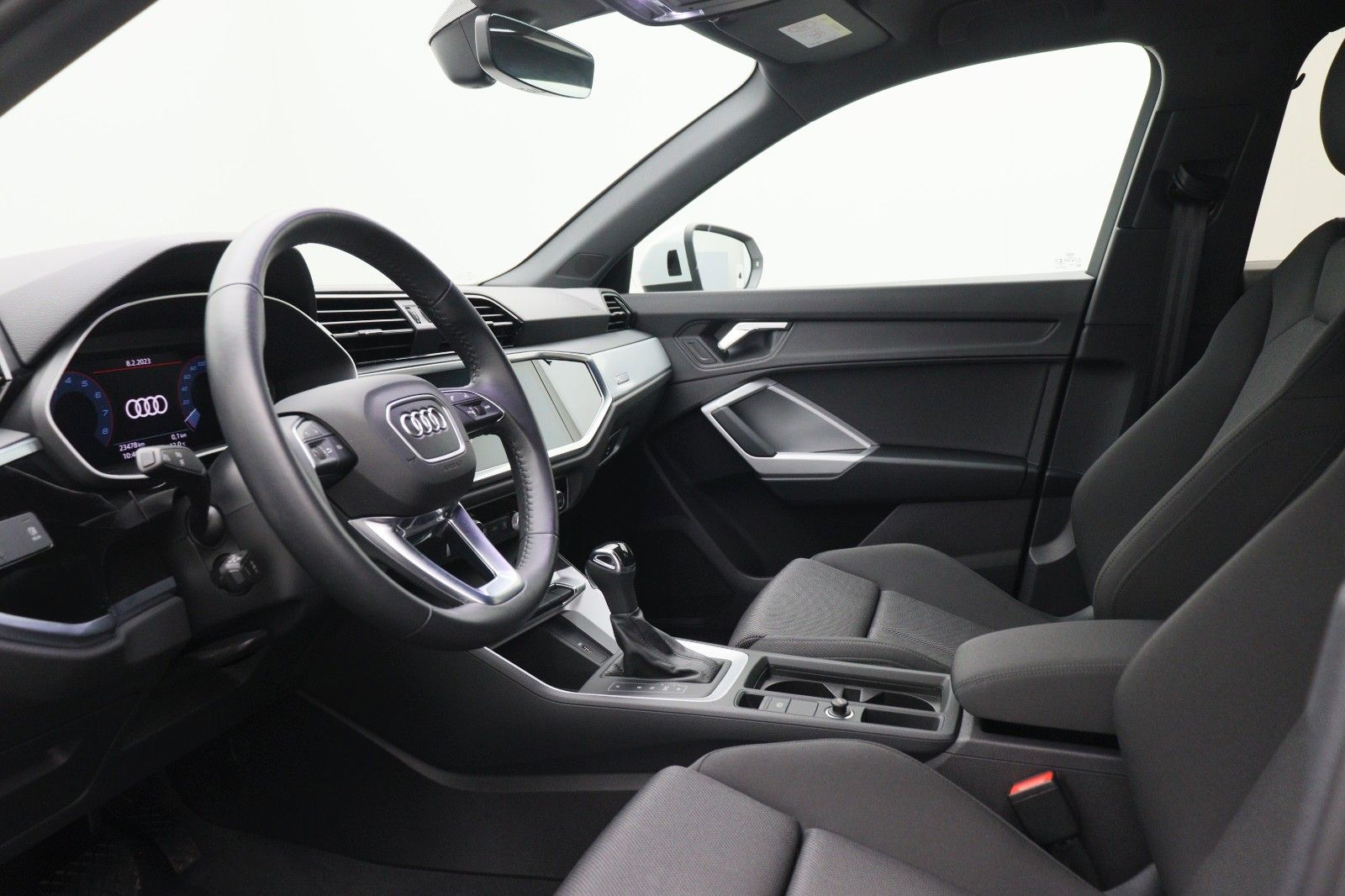Fahrzeugabbildung Audi Q3 1.5 TFSI 35 S-Line AHK NAVI VIRTUAL