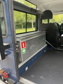 Land-Rover Defender - 12