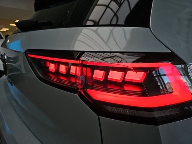 Fahrzeugabbildung Volkswagen Golf GTI 2.0 TSI DSG PANO IQ.LIGHT H&K BLACKSTYL