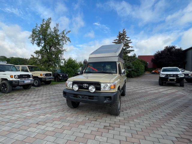 Toyota Land Cruiser HZJ78