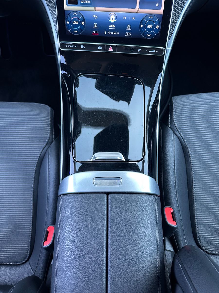 Fahrzeugabbildung Mercedes-Benz C 300 d T Avantgarde NAV+LED+AHK+DISTRONIC+18ZO