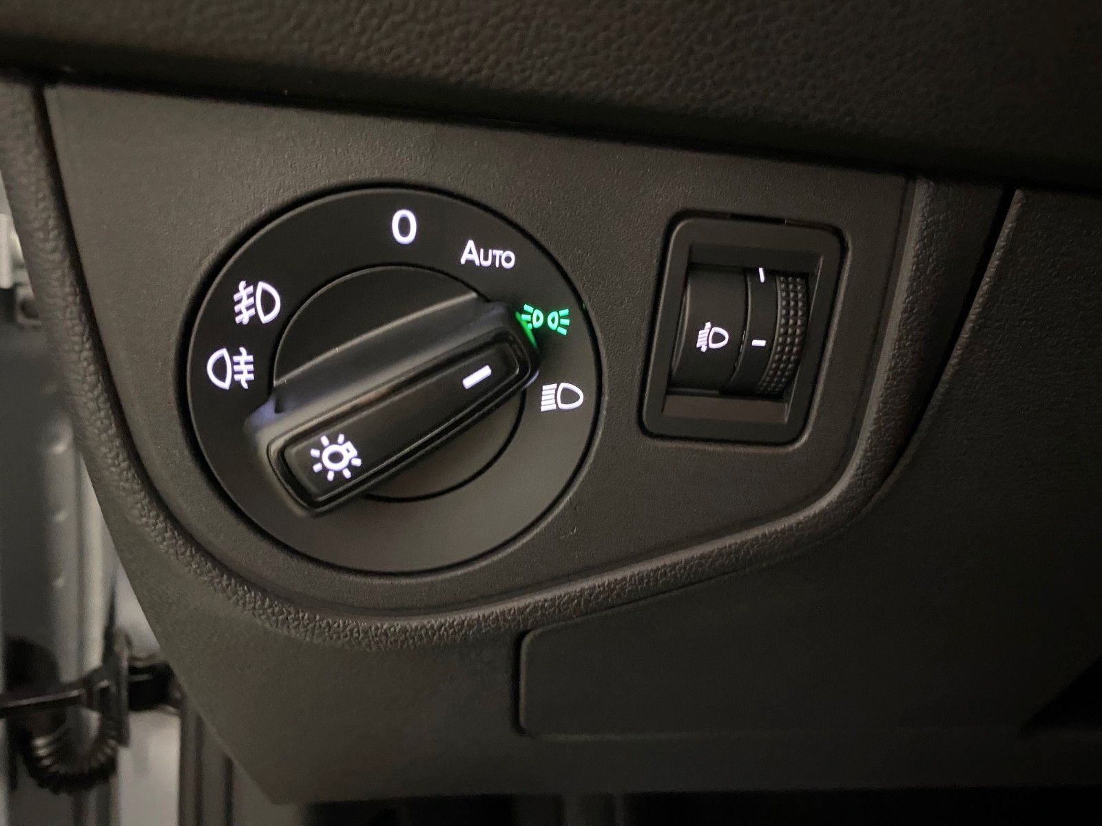 Fahrzeugabbildung Volkswagen Polo 1.0 TSI 70kW DSG Life+ALLWETTER+APP+GARANTI