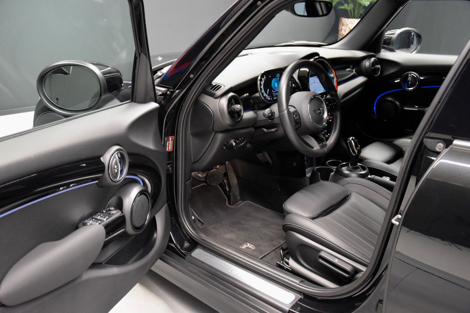 Fahrzeugabbildung MINI Cooper Autom.Mini Yours Trim 5-Tür Premium Extra