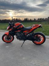 KTM Duke 890 GP - KTM 890 DUKE GP