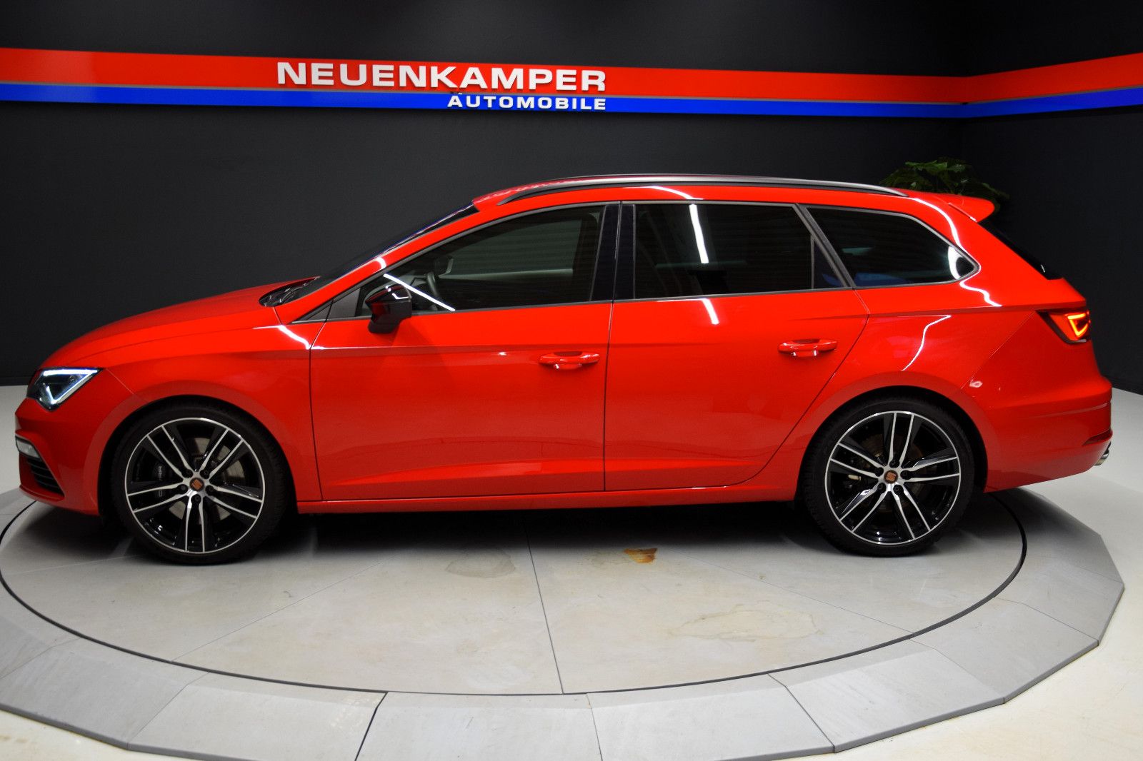 Fahrzeugabbildung SEAT Leon ST Cupra 300 4Drive ACC Beats Alca. Virtual