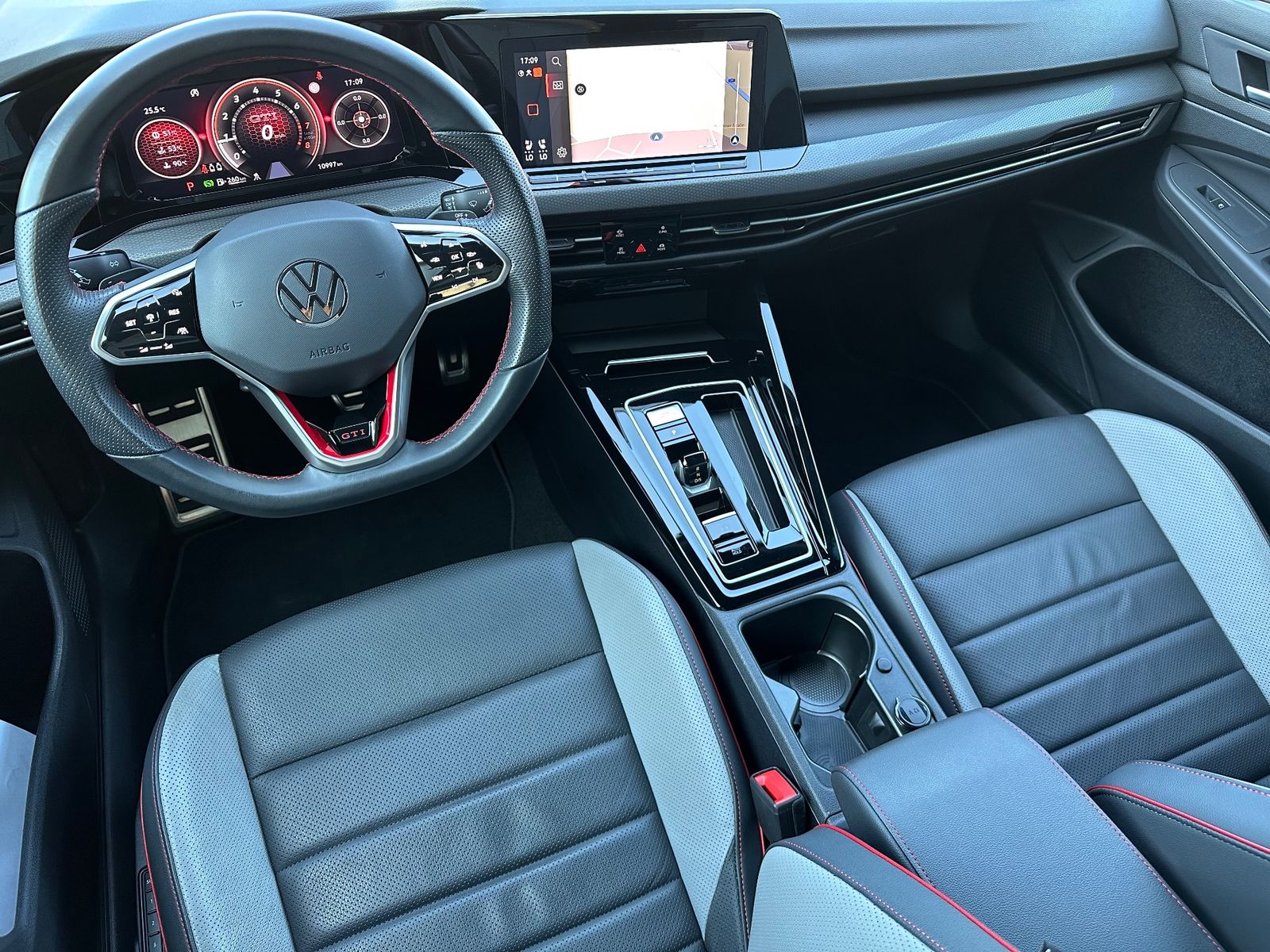 Fahrzeugabbildung Volkswagen Golf GTI 2.0 TSI DSG NAV+MATRIX+ACC+HUD+VCOCK+PP