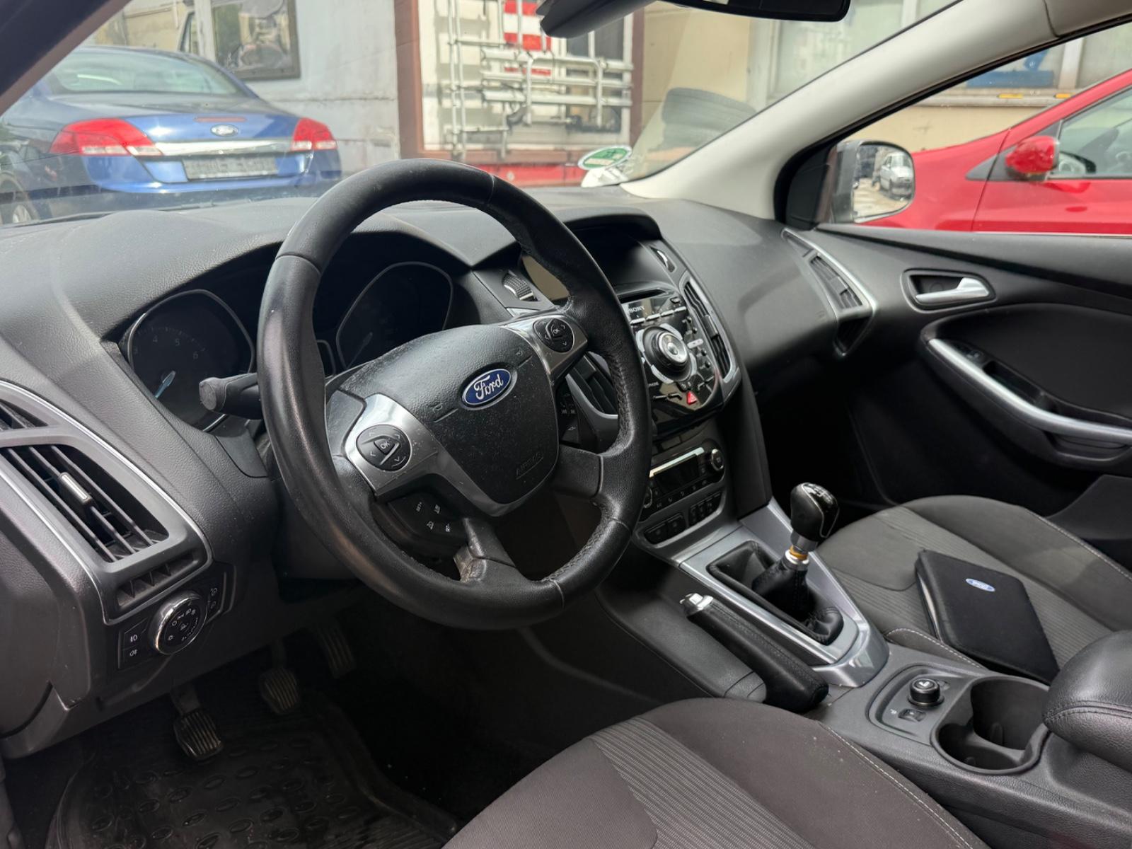 Ford Focus 2012 — photo 7