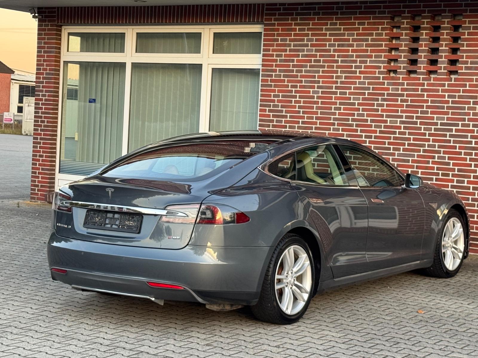 TESLA MODEL  - 421 CV - P85 - SUPERCHARGE GRATUITE