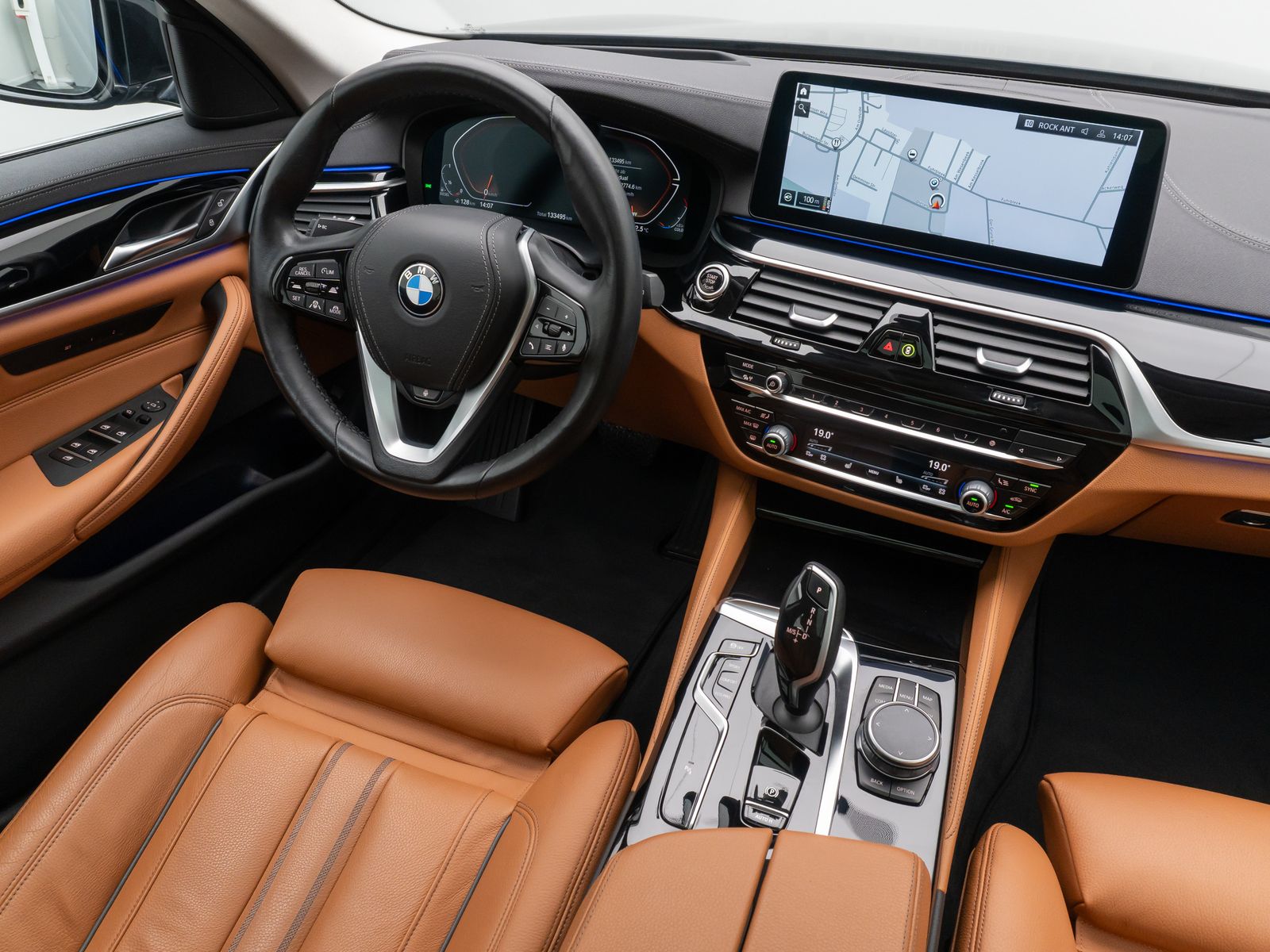 Fahrzeugabbildung BMW 540d xD Luxury Line Panorama HUD HIFi DAB DisKey