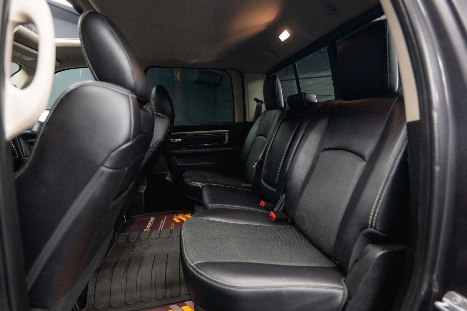 Fahrzeugabbildung Dodge RAM 5.7 V8 HEMI 4x4 Sport OFFROAD NightPaket 19%