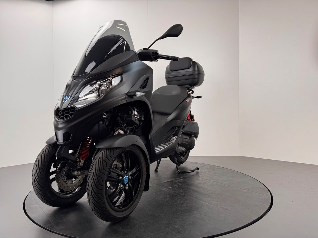 Fahrzeugabbildung Piaggio MP3 300 HPE *SERVICE NEU *TOPCASE