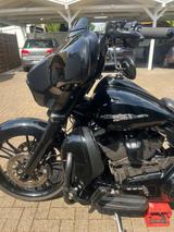 Harley-Davidson Street Glide  - Motorräder in Oberhausen
