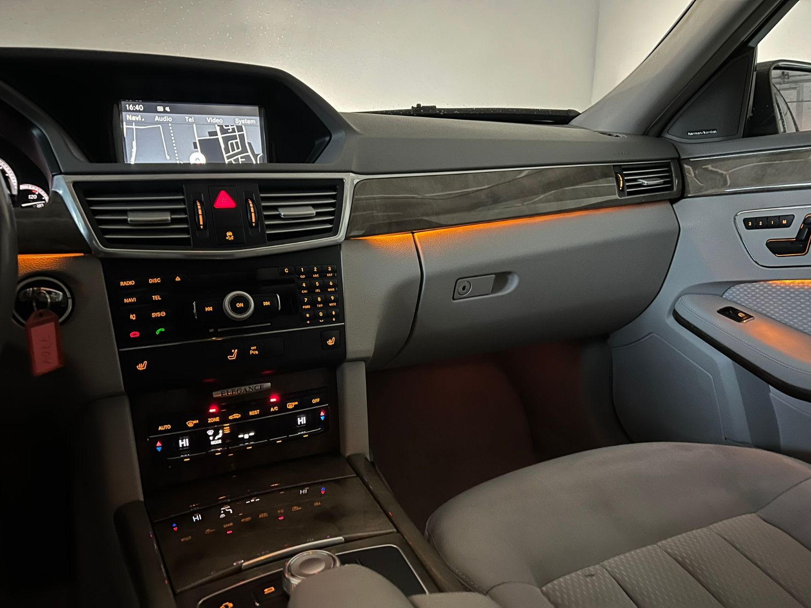 Fahrzeugabbildung Mercedes-Benz E 350 CGI BlueEfficiency/ACC/H&K/eGSD/ELEGANCE