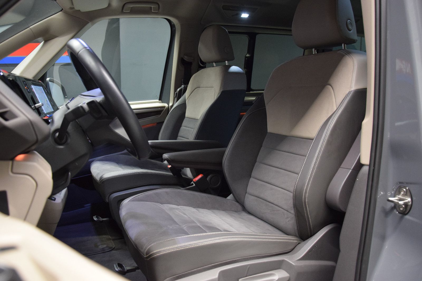 Fahrzeugabbildung Volkswagen T7 Multivan Style Easy Open ACC AHK Kamera 7-Stz