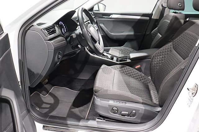 Superb Combi 1.8 TSI Style DSG AHK XENON NAVI KA
