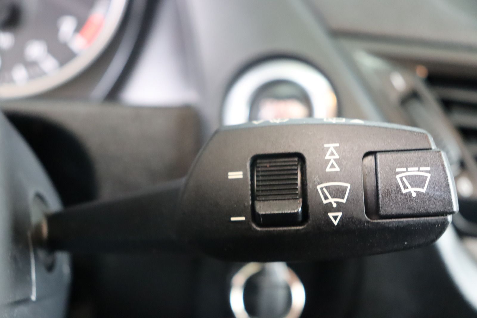 Fahrzeugabbildung BMW X1 sDrive 18i * Sitzhzg. * PDC