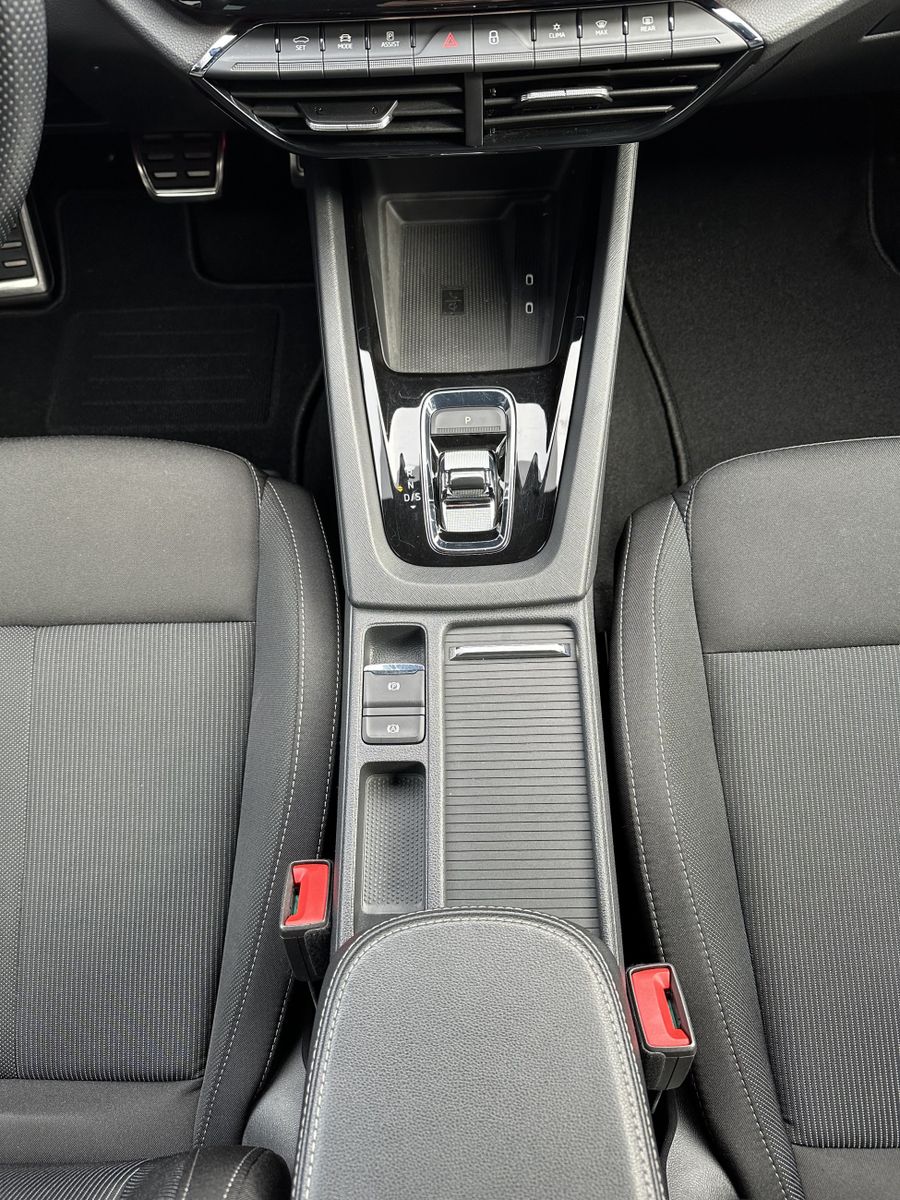 Fahrzeugabbildung SKODA Octavia Combi 2.0 DSG Sportline NAV+LED+VCOCK+PP
