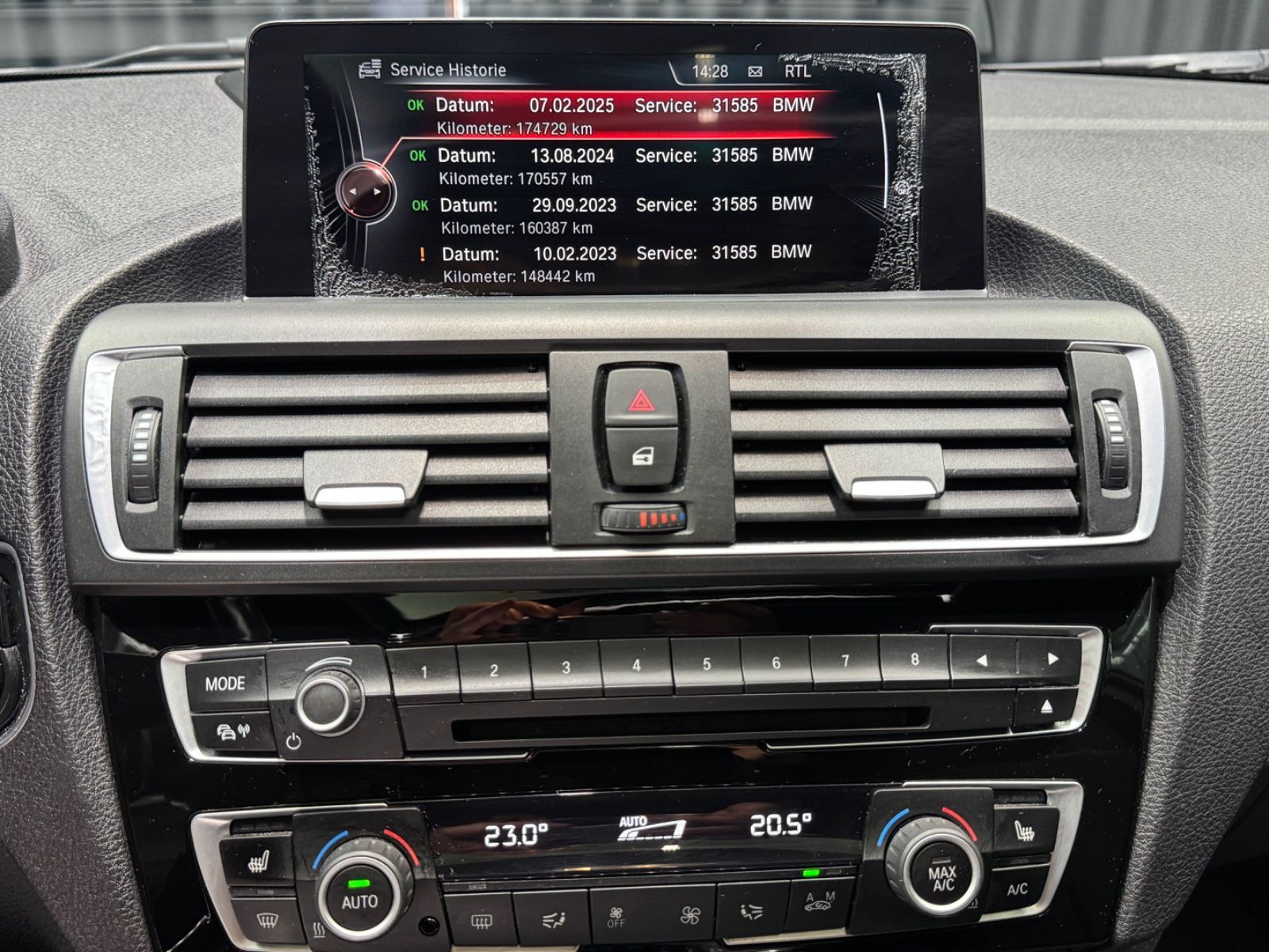 Fahrzeugabbildung BMW M135 i xDrive|AUTOMATIK|H&K|NAVI|KAMERA|