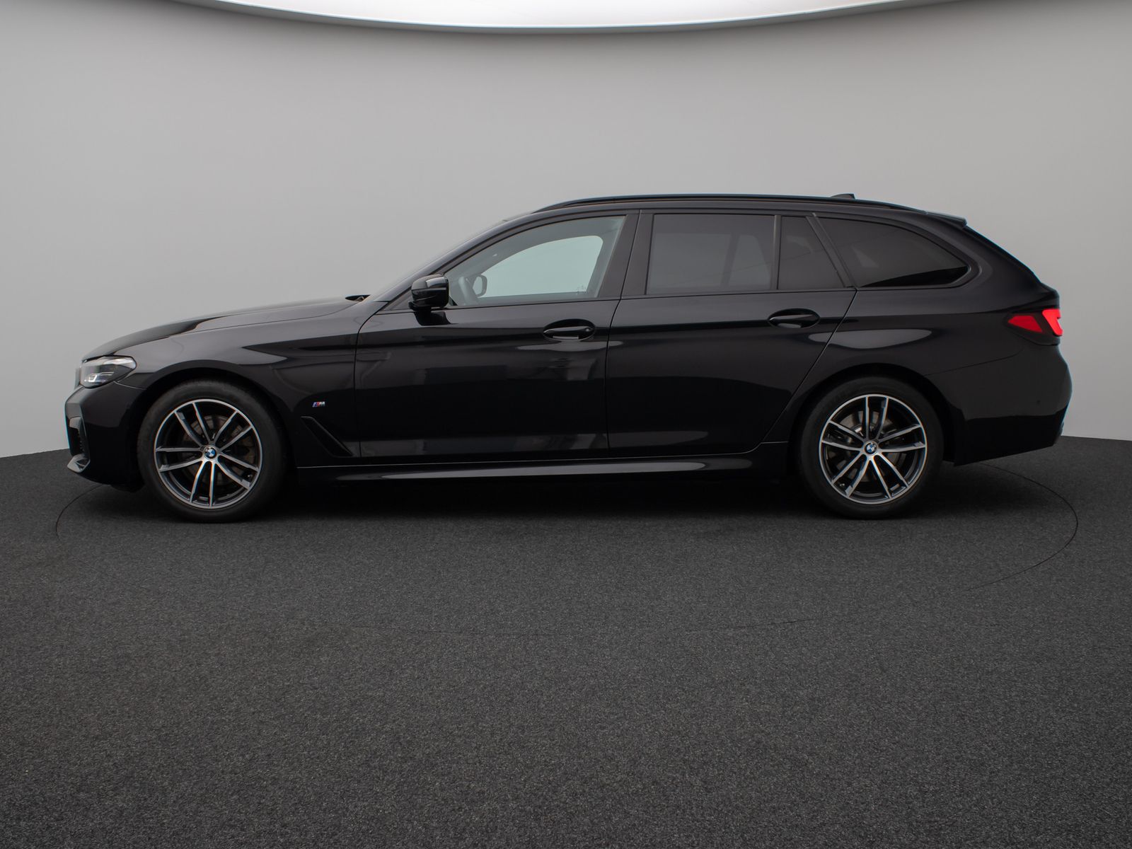 Fahrzeugabbildung BMW 520d xD M Sport Kamera HUD DAB HiFi Stop&Go AHK