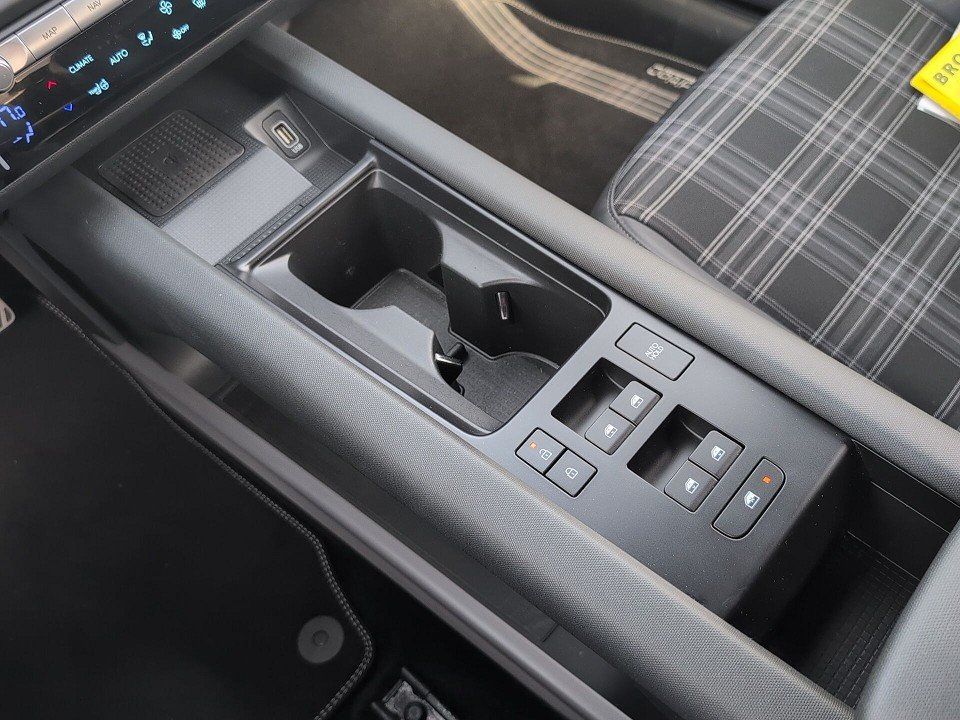 Fahrzeugabbildung Hyundai IONIQ 6 77kWh 4WD FIRST EDITION !GARANTIE-03/31!