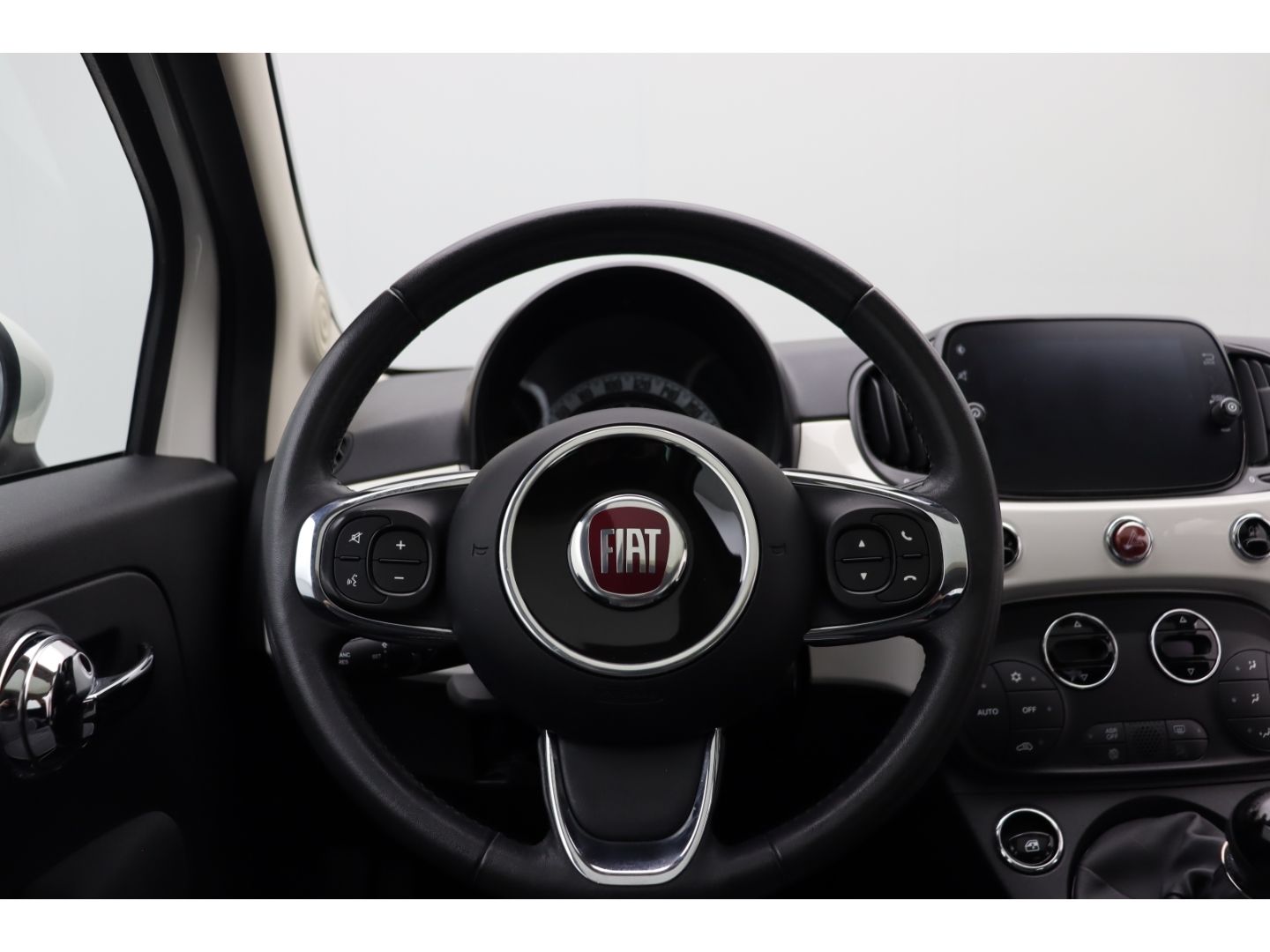 Fahrzeugabbildung Fiat 500 1.2 Lounge AppleCP, Einparkhilfe, Klimaautom
