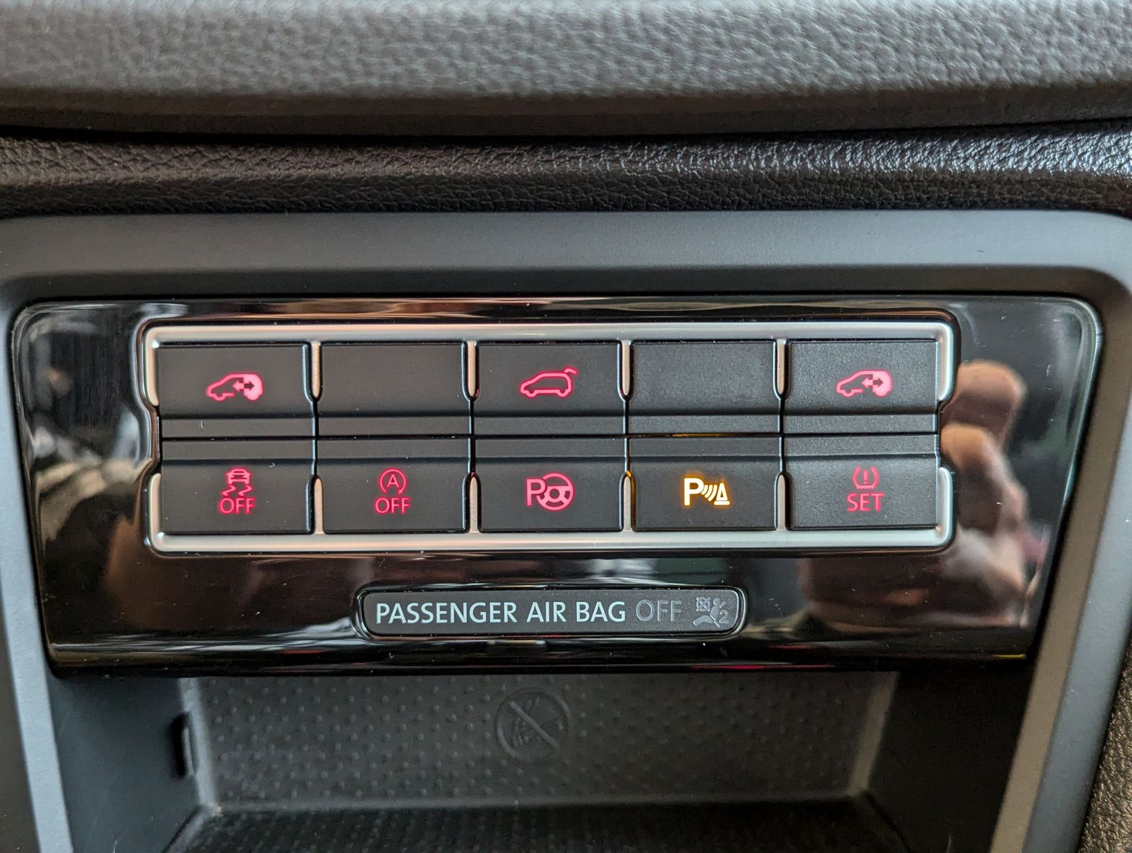 Fahrzeugabbildung SEAT Alhambra 1.4 TSI FR 7-Sitze ACC Bi-Xen Cam AHK