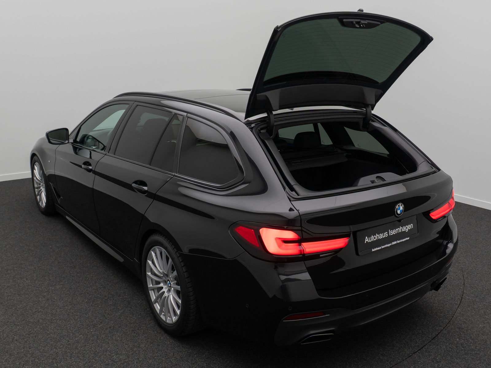 Fahrzeugabbildung BMW 530d xD M-Paket 360° LED DAB HUD Pano NaviPro