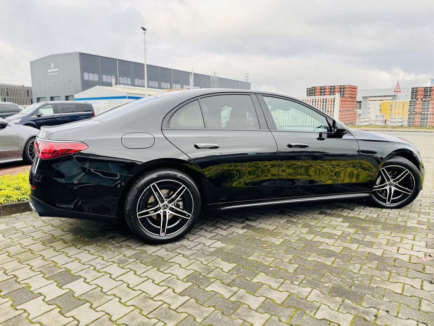 Fahrzeugabbildung Mercedes-Benz E 200 AMG Advanced NIGHT, RFK, Totw., LED, Winte