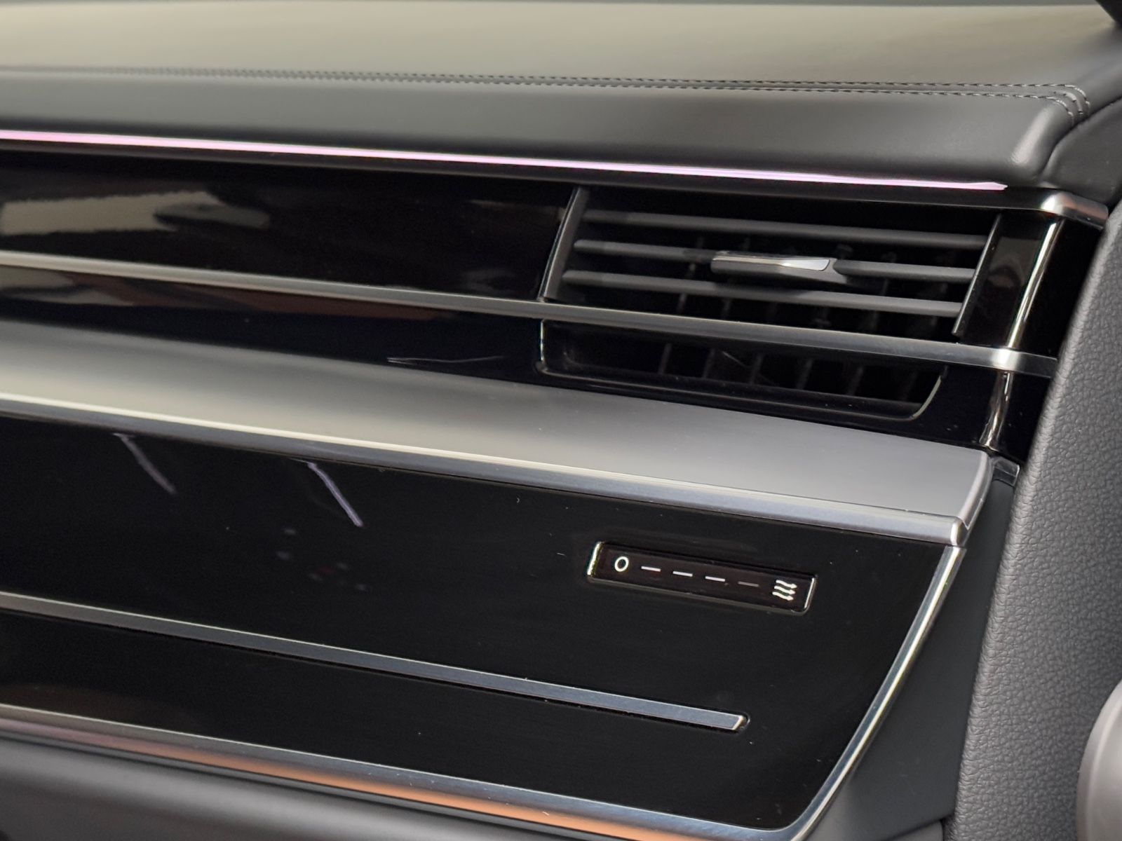 Fahrzeugabbildung Audi S8 4.0 TFSI quattro/HUD/360°/ACC/Massage/Keramik